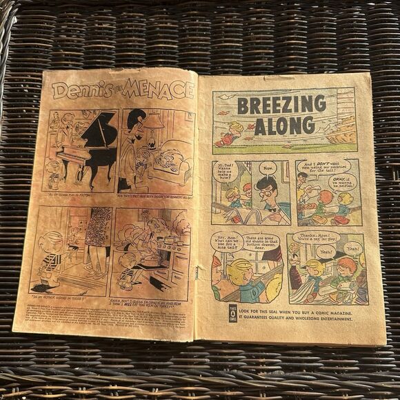 Dennis The Menace No. 28 Paper Airplane Cover Golden‎ Age Comic - Picture 2 of 8